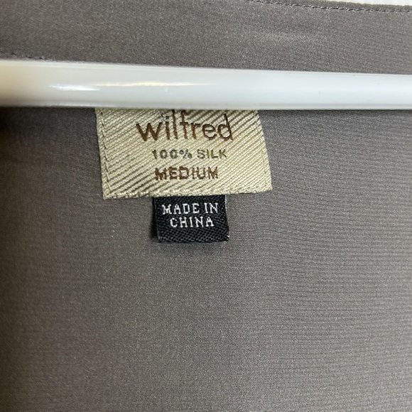 Aritzia Wilfred Silk‎ Blouse Pleated with Button detail and pockets Size Medium - Picture 5 of 5